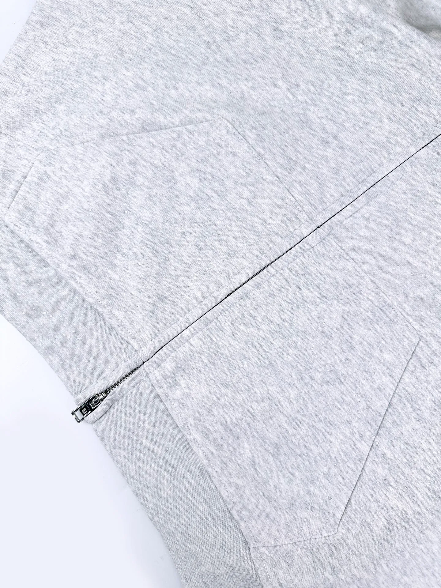 AP Alexander Wang ， ， 。 ， ， ， 。 ， ， ， ， 。 ， ， ； ， ， ， 。 ， 。 1. ， Alexander Wang ， 、 。 2 ， ， 。 3. ， ， Retro 。 ： 1:1 AW 1:1 AW ： Size： S M L ： DD 171